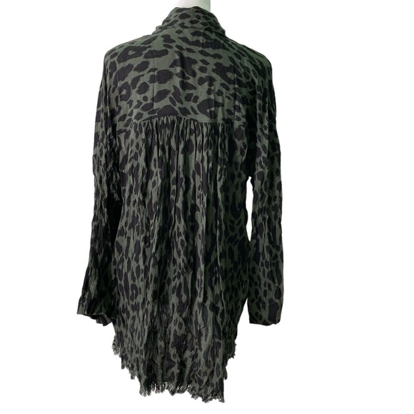 Umgee Cheetah Print Tunic Blouse V-Neck Raw Hem Green & Black (Size M) - Picture 4 of 14